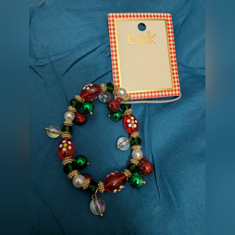 NWT Festive Holiday Red and Green Beaded Bauble Bracelet Gift Party Jewelry